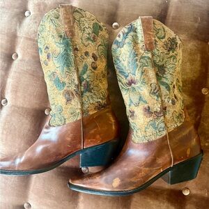 VTG Heeled Cowboy Boots in Unique Leather & Fabric Mix Sz 10